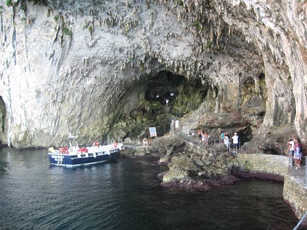 caves of Zinzuluse