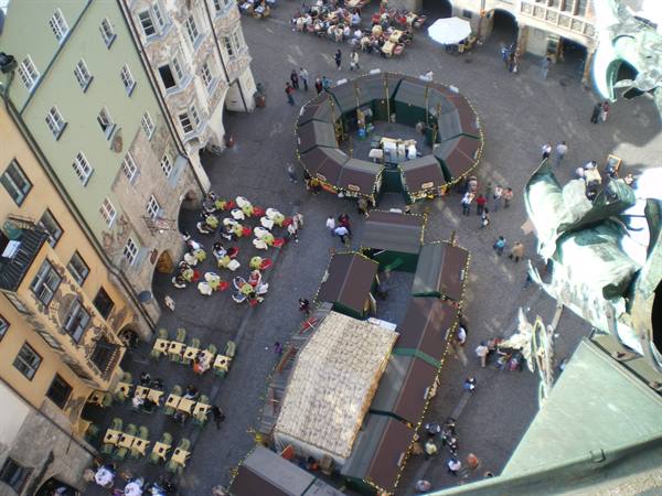 The square with the little market