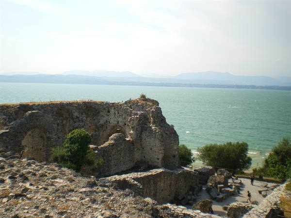 Sirmione-Catullo's grottoes
