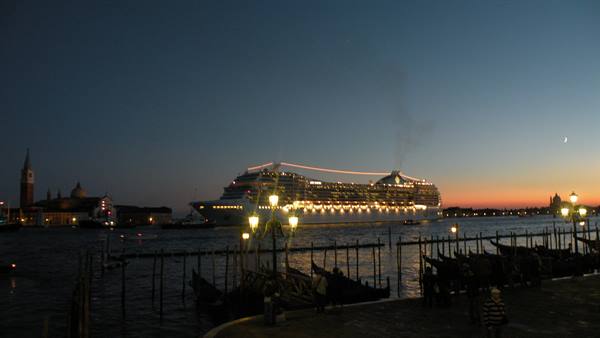 cruise ship passes in front of the island of San Giorgio