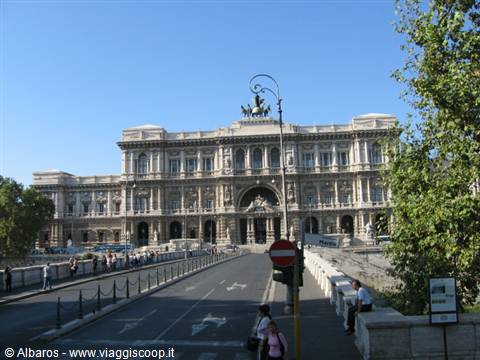 Courthouse from Ponte Umberto I