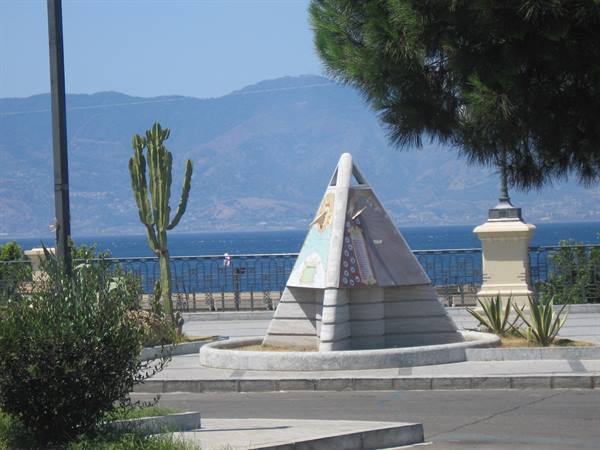 along the seafront several statues embellish the view towards Sicily