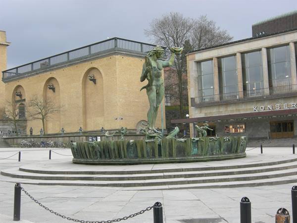 Milles' Poseidon fountain at Götaplatsen, in front of Göteborg's Konserthuset
