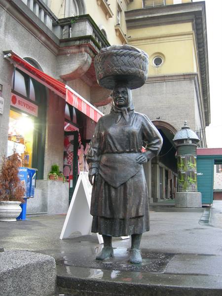 Bronze statue of a woman carrying a basket on her head, Rijeka market