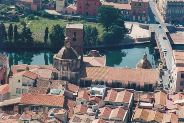 Tortosa cathedral dome beside the Ebro river and bridge