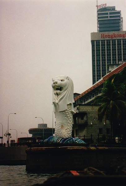 Harbour entrance with the symbol of Singapore