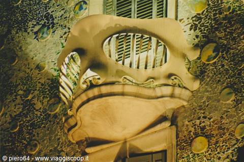 Gaudí's Casa Batlló: bone-like stone balcony over trencadís mosaic facade
