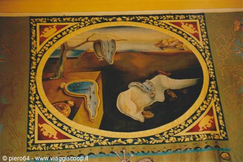 Wall mural replica of Dalí's melting clocks with gilded decorative frame