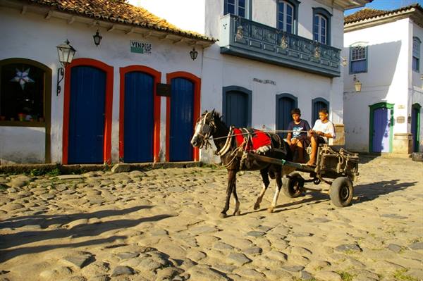 Boys on a horse-drawn cart on Paraty's cobblestone street