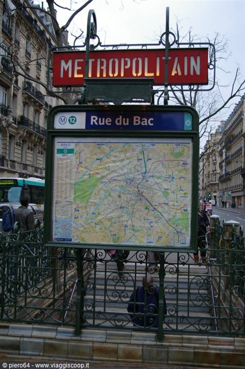 Typical entrance of the Paris metro
