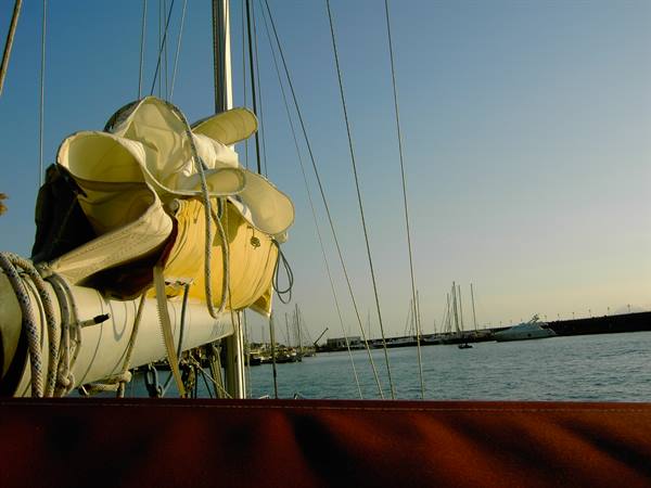 Wake up, off again after the night at anchor in Salina with the Aeolian Dolphin Research 