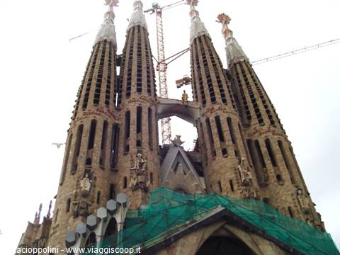 Sagrada Familia towers in Barcelona surrounded by cranes and scaffolding