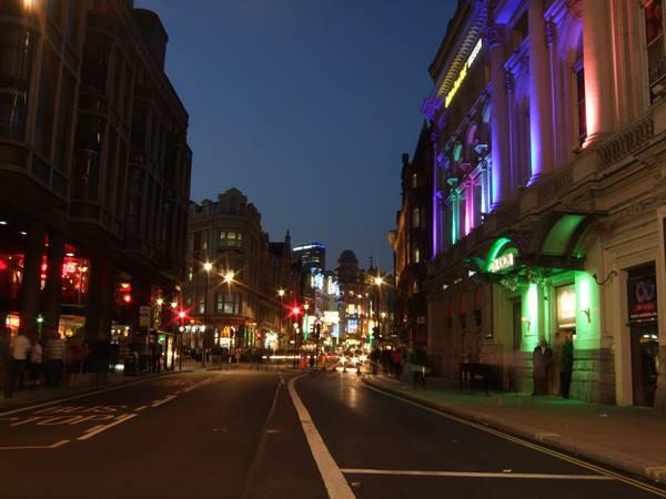London - Piccadilly by night