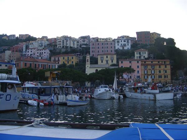 Porto Santo Stefano: fishing boats moored in front of colorful hillside houses