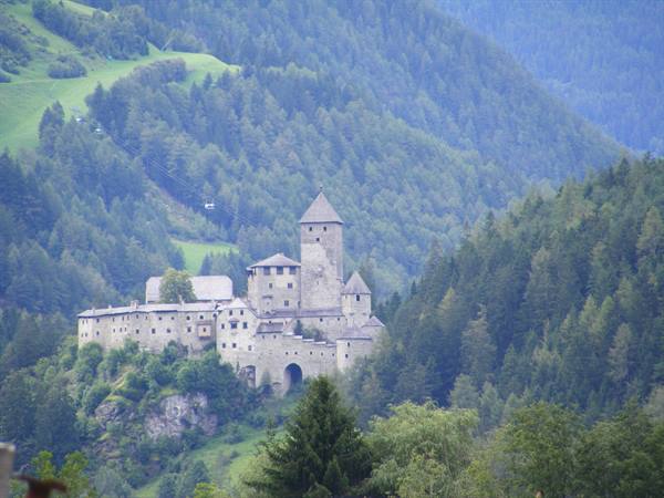 TURES: TAUFERS CASTLE