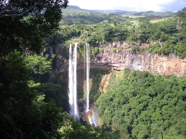 Chamarel Falls: white cascades on rocky cliff amid lush tropical forest
