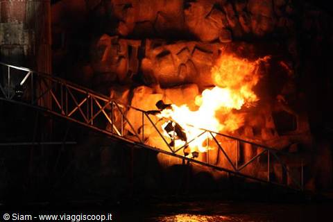 12/12/08 Phuket Stunt Show Torch man