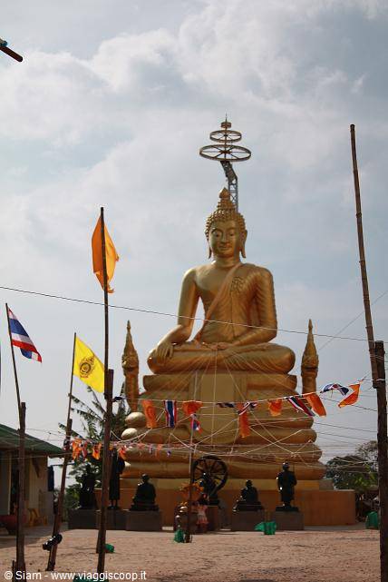 15/12/08 Big Buddha on Chalong Hill in Phuket, statue on the plain next to the big buddha