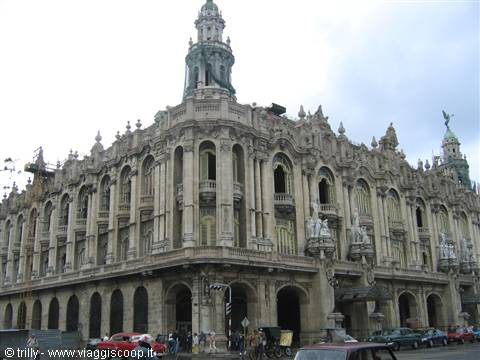 Gran Teatro de La Habana, ornate stone facade with statues, traffic below