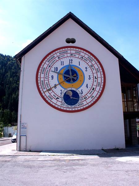 Pesariis 021 - Perpetual calendar clock