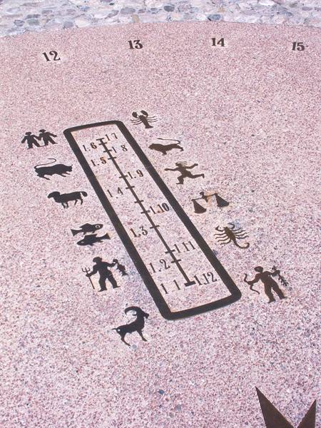 Pesariis 030 - Analemmatic horizontal sundial - detail
