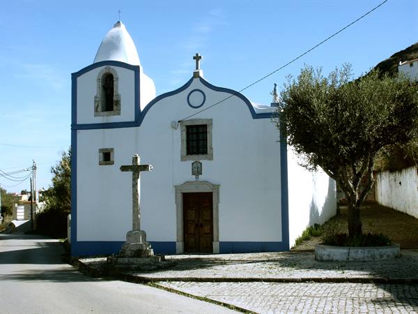 06.01 from Mafra to Óbidos - Little church