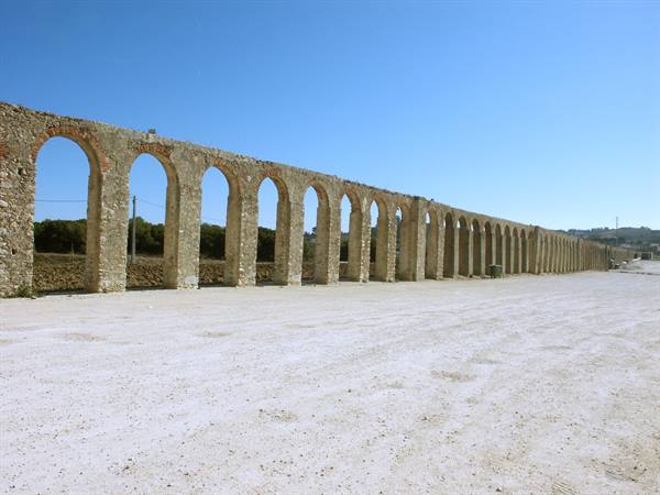 06.09 Óbidos - Old aqueduct