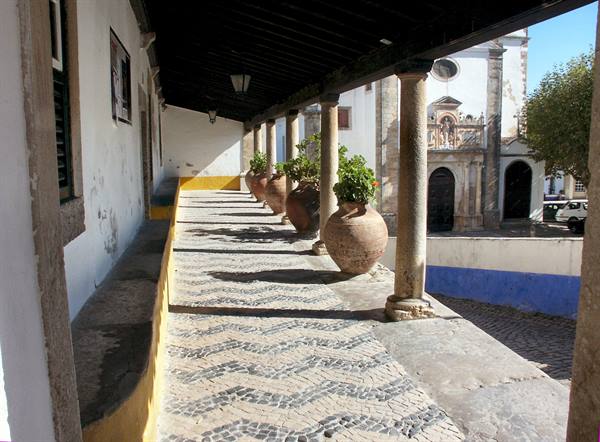 06.17 Óbidos - Shelter in Praça de Santa Maria
