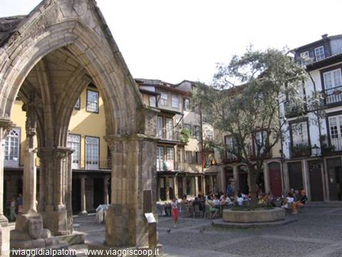 Guimarães: Praça de Santiago