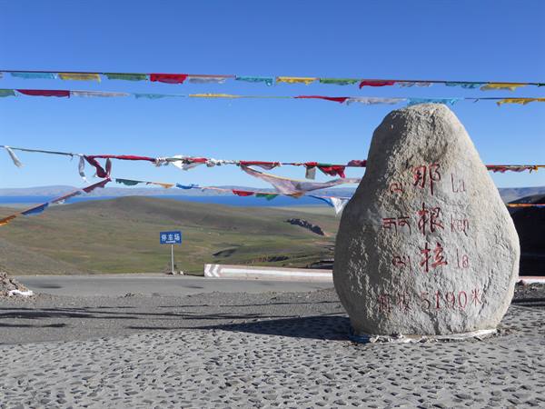 at the pass at 5190 m