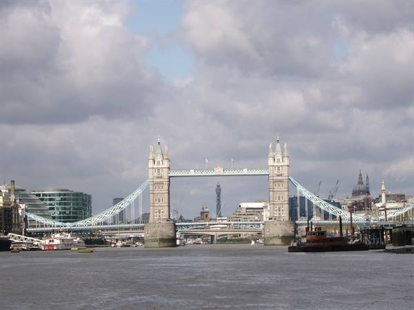 Tower Bridge spanning the Thames under a cloudy London sky