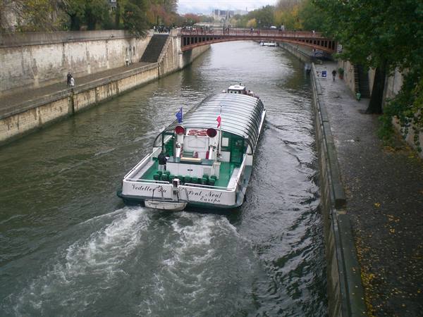 Boat on the Seine