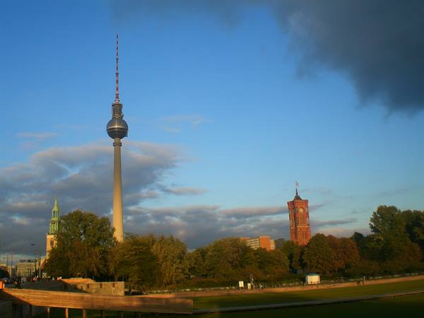 Rotes Rathaus, TV Tower and Church 