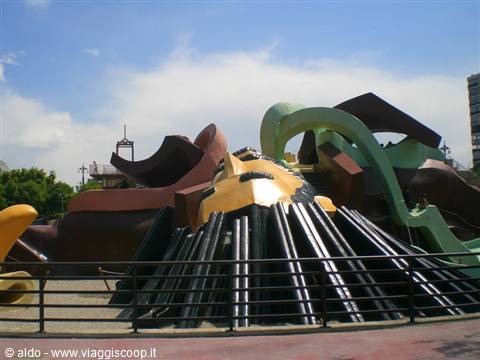 Gulliver children's park in the Turia river