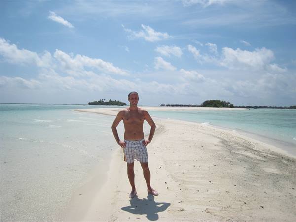 The sandbank on the little island opposite
