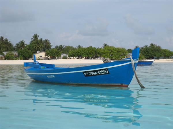The locals' island, opposite kandooma