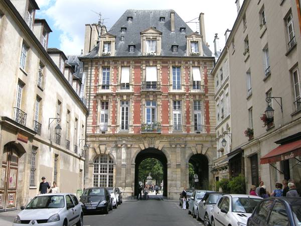 La Piazza des Vosges