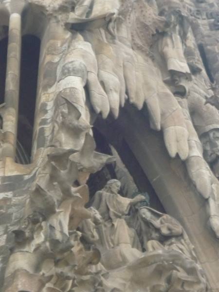 Sagrada Família: stone sculptures with figures and hands on the facade