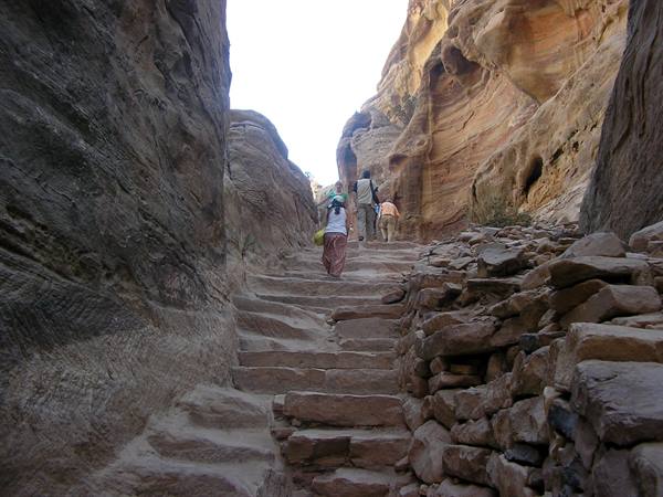 Petra 1000 steps up to the monastery