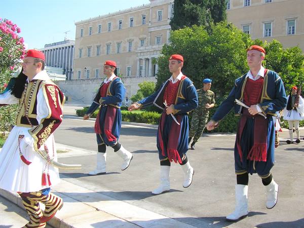 detail of the parade at the parliament 