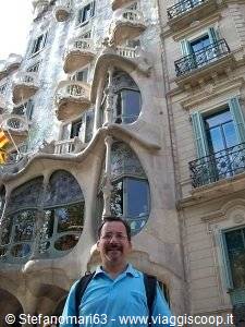 Stefano in front of Casa Batlló