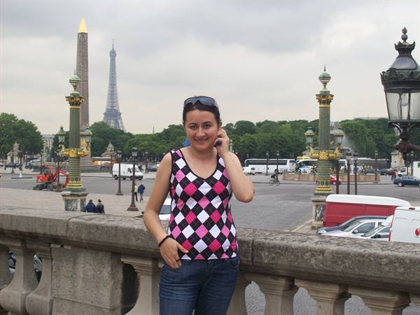 Rossana, the city in the background