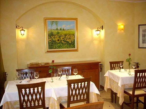In the dining rooms of Ristorante Il gusto della vita in Monza