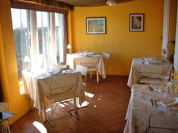In the dining rooms of Ristorante Ametista of Moncalvo