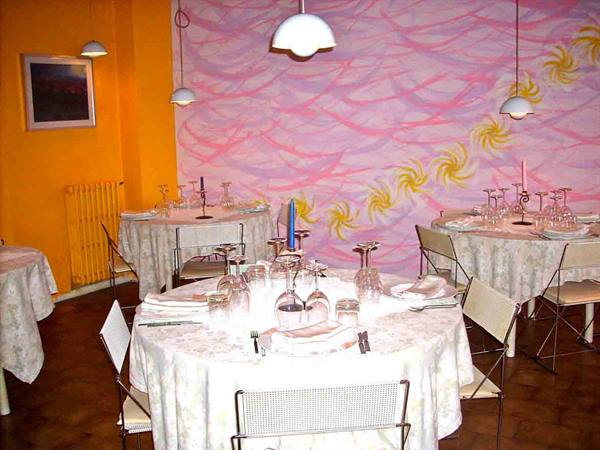 In the dining rooms of Ristorante Ametista of Moncalvo