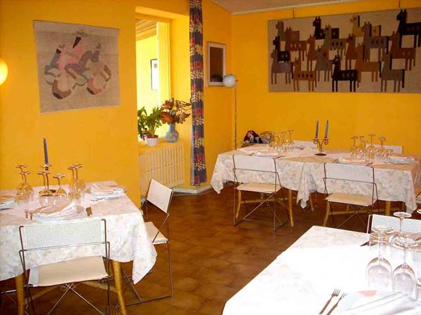In the dining rooms of Ristorante Ametista of Moncalvo