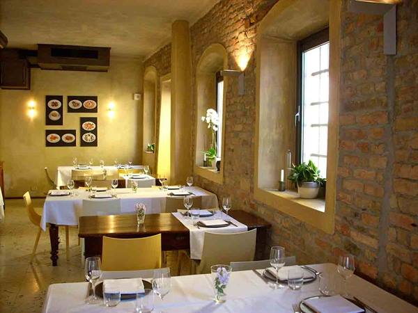 In the dining room of Ristorante Da Giacomo of Pizzighettone