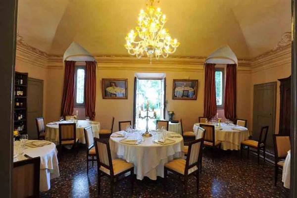 In the dining rooms of Ristorante Ai Cedri