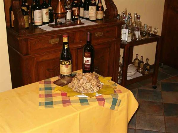 In the dining rooms of Ristorante Le Terre Rosse in Conzano