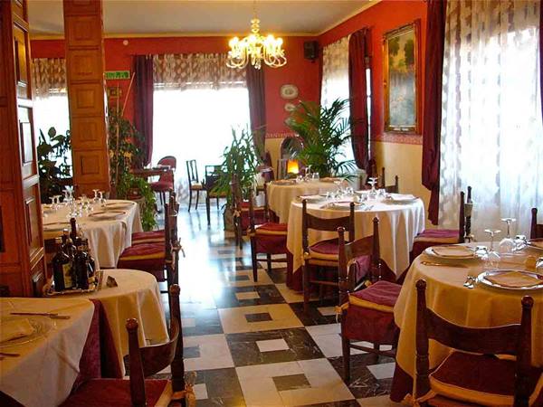 The dining room of Albergo Ristorante Malò